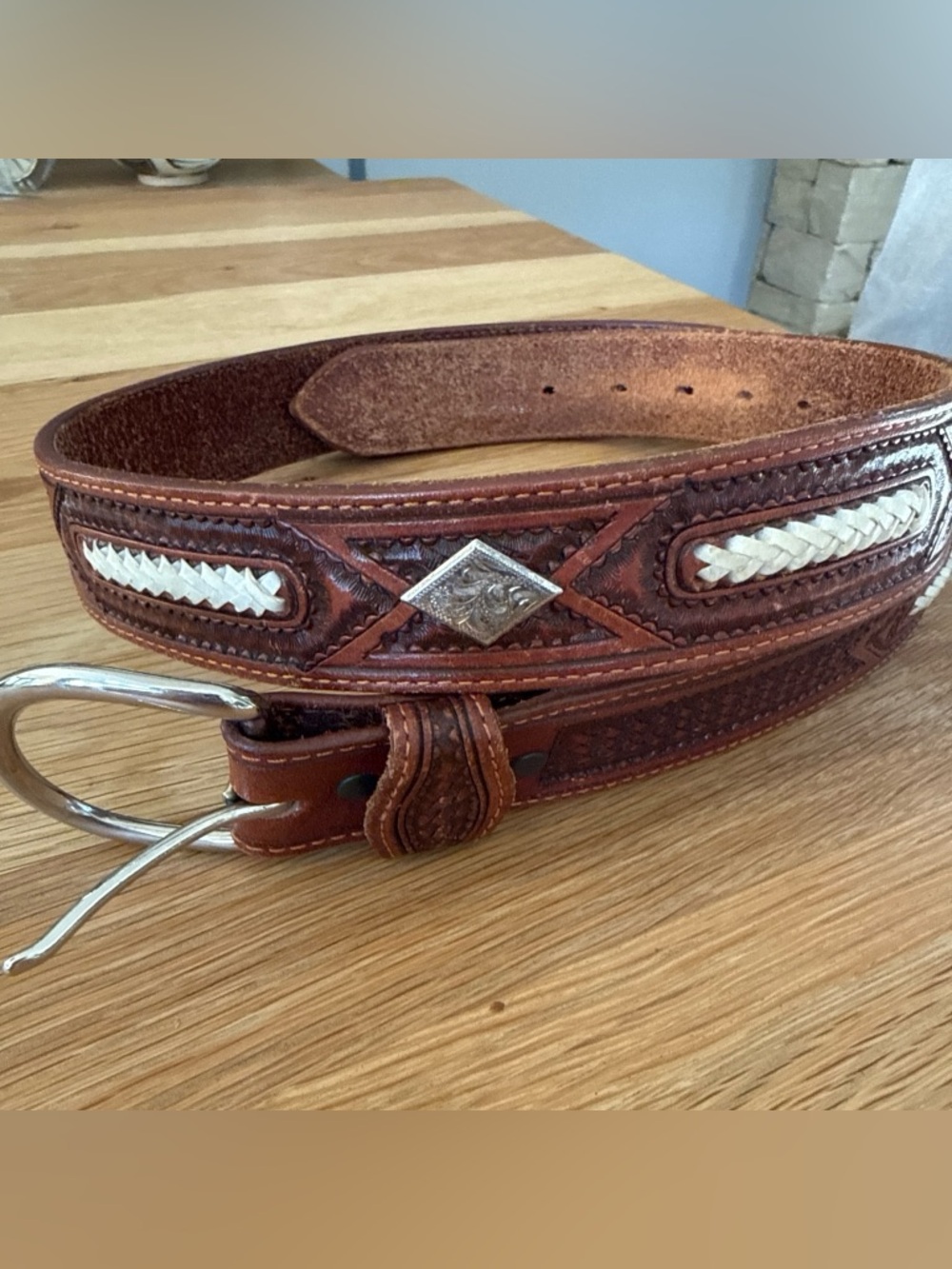 Montana Silversmith Style
Brown Leather Stamped Braid Silverplate  Men’s Belt 40